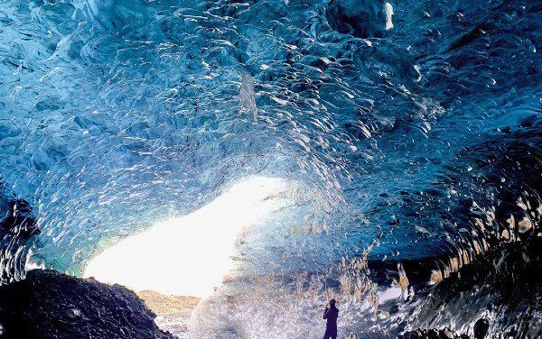 Partir à la découverte de la Grotte de glace saphir en Islande