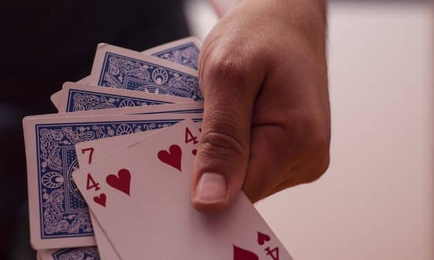 Quelle est la meilleure stratégie au blackjack à un ou plusieurs jeux de cartes ?