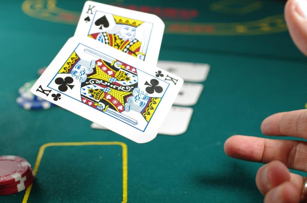 Jouer au blackjack en ligne : les stratégies pour gagner