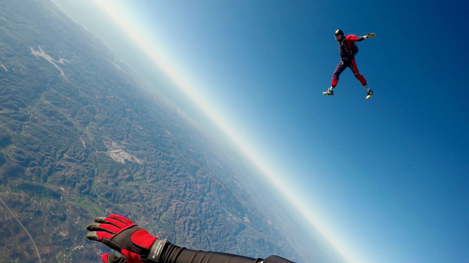 Le saut en parachute : une sensation unique !