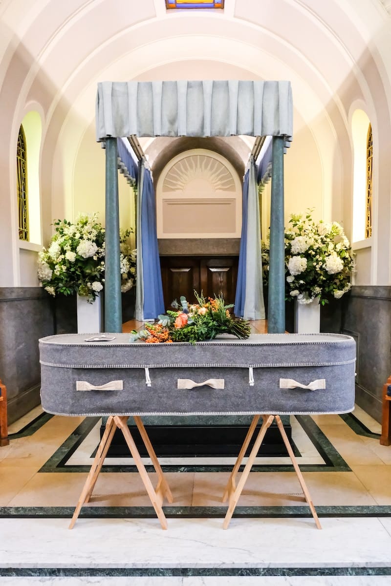 Les plaques funéraires en laiton : pour honorer nos proches avec élégance et pérennité